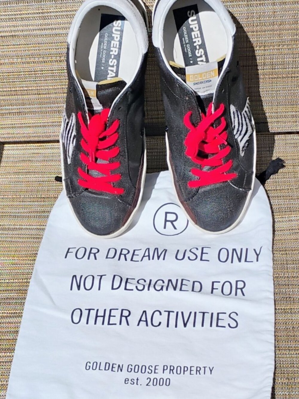 Golden Goose Super Star Sneakers used, in great condition, with drawstring bag.